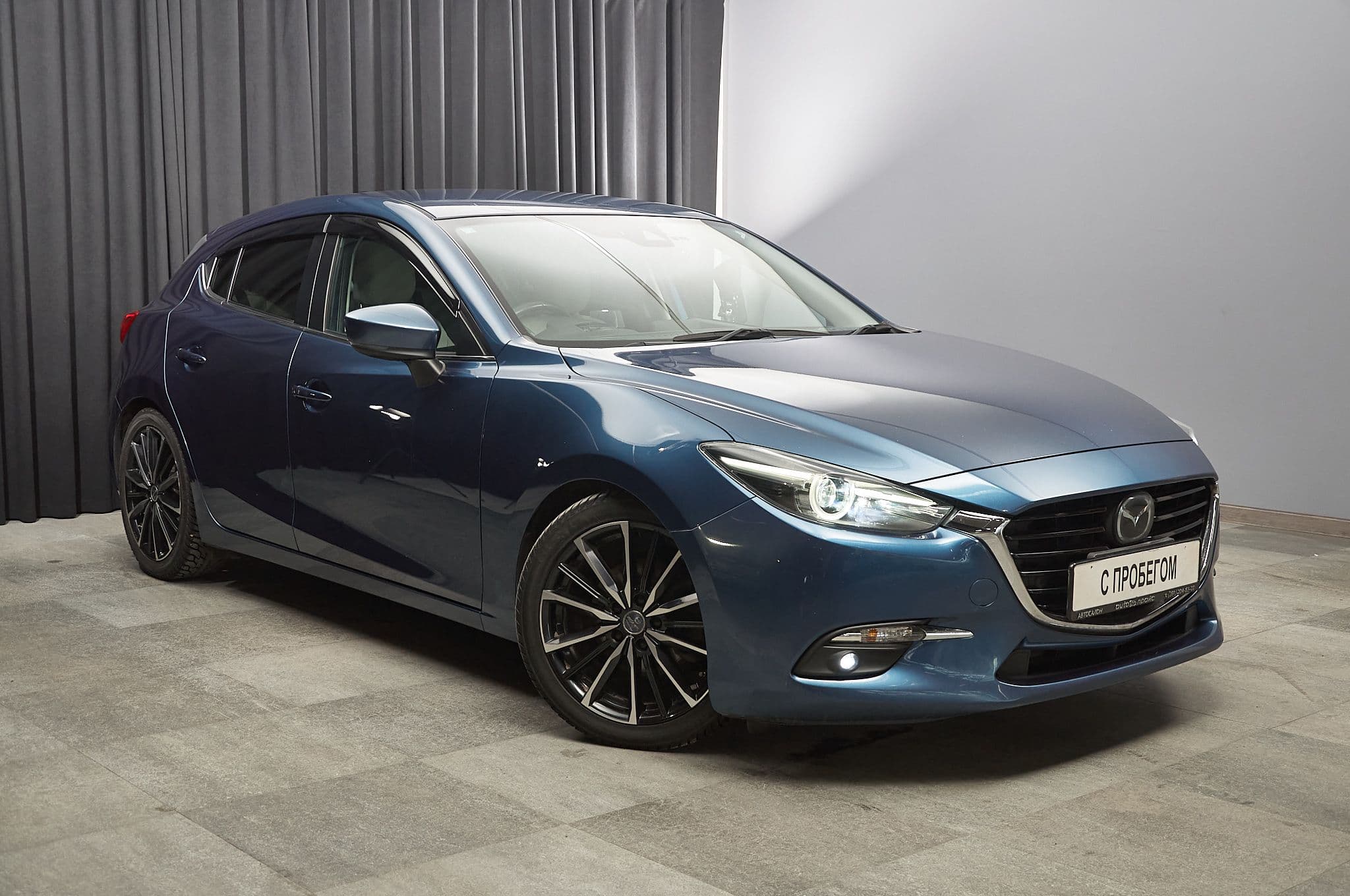 Mazda Axela - 3