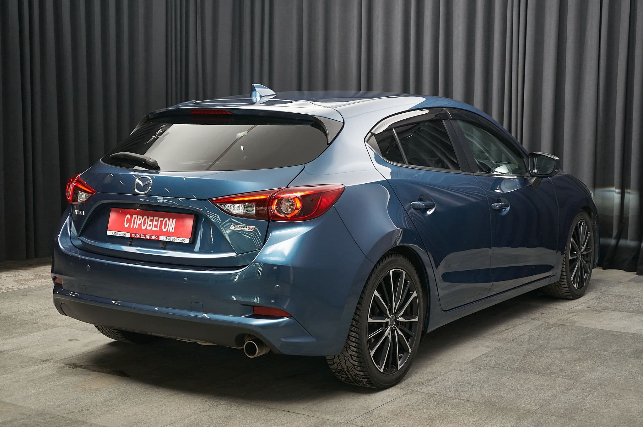 Mazda Axela - 4