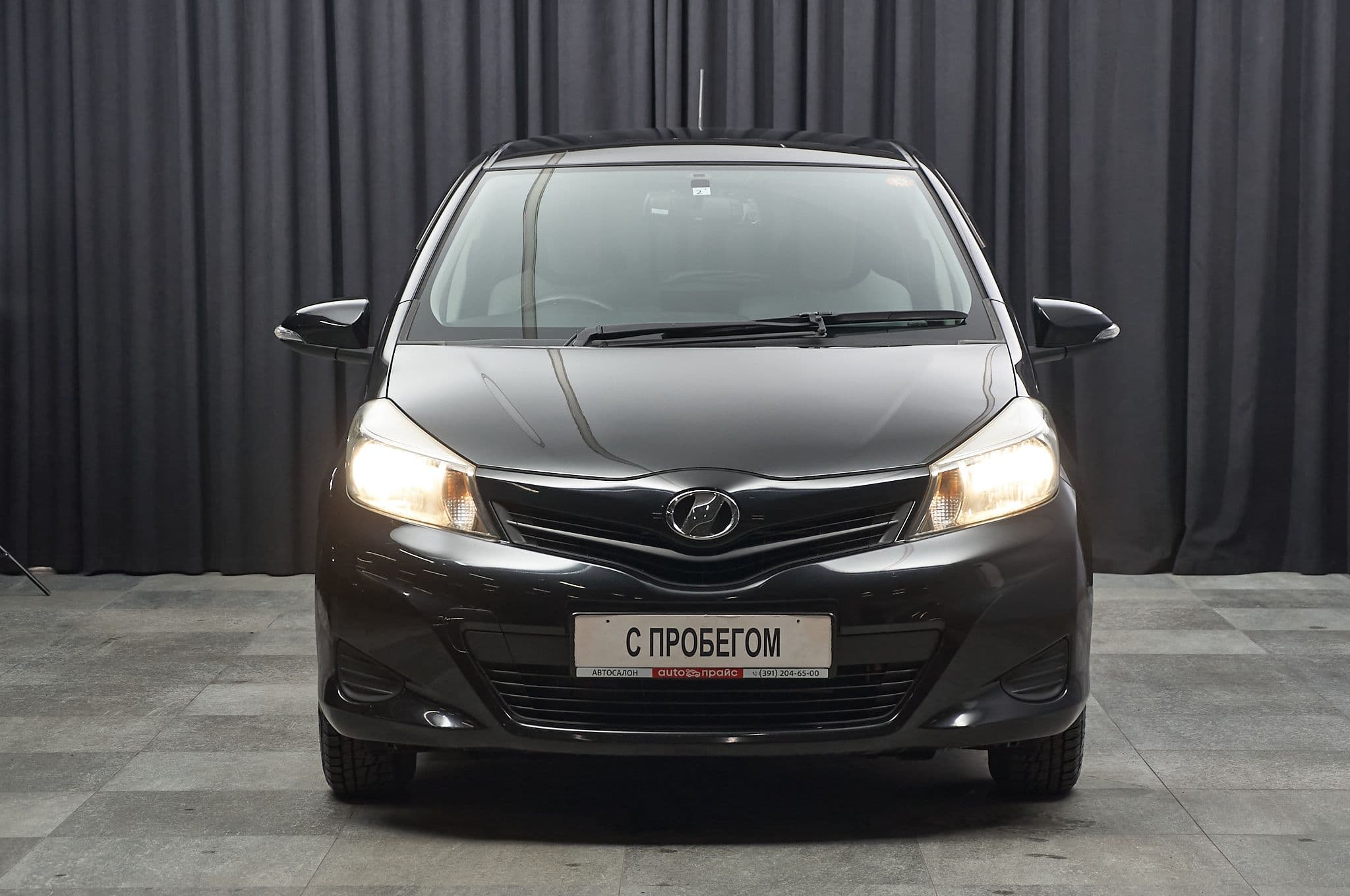 Toyota Vitz - 2