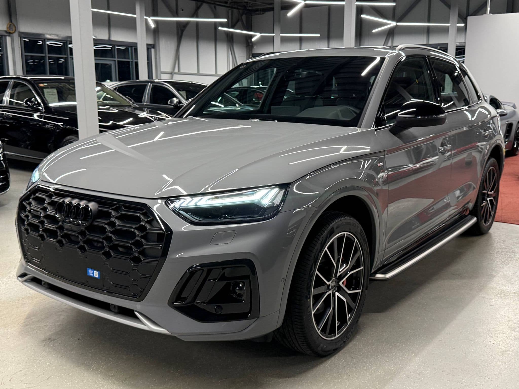 Audi Q5L - 1