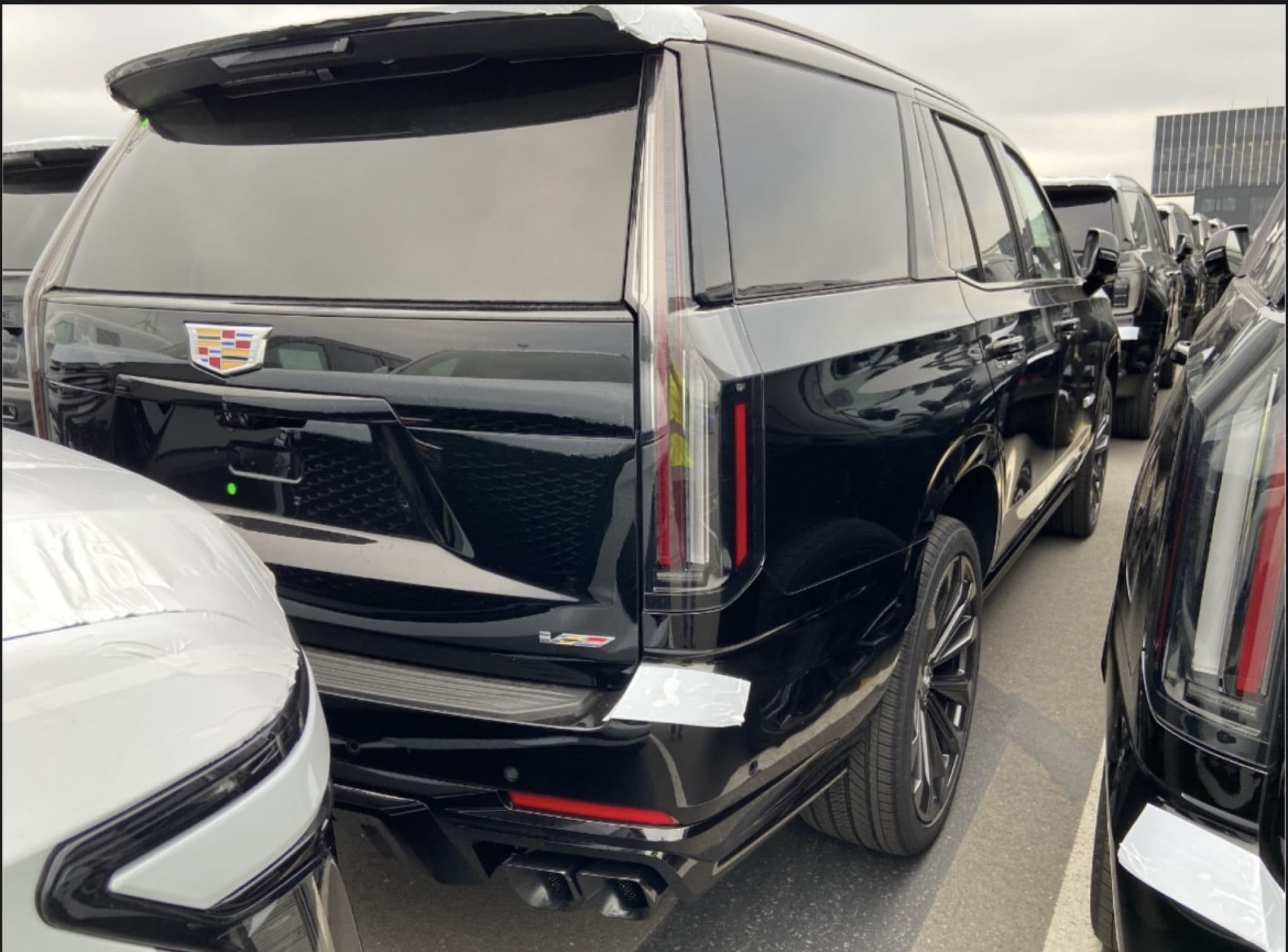 Cadillac Escalade-V - 1