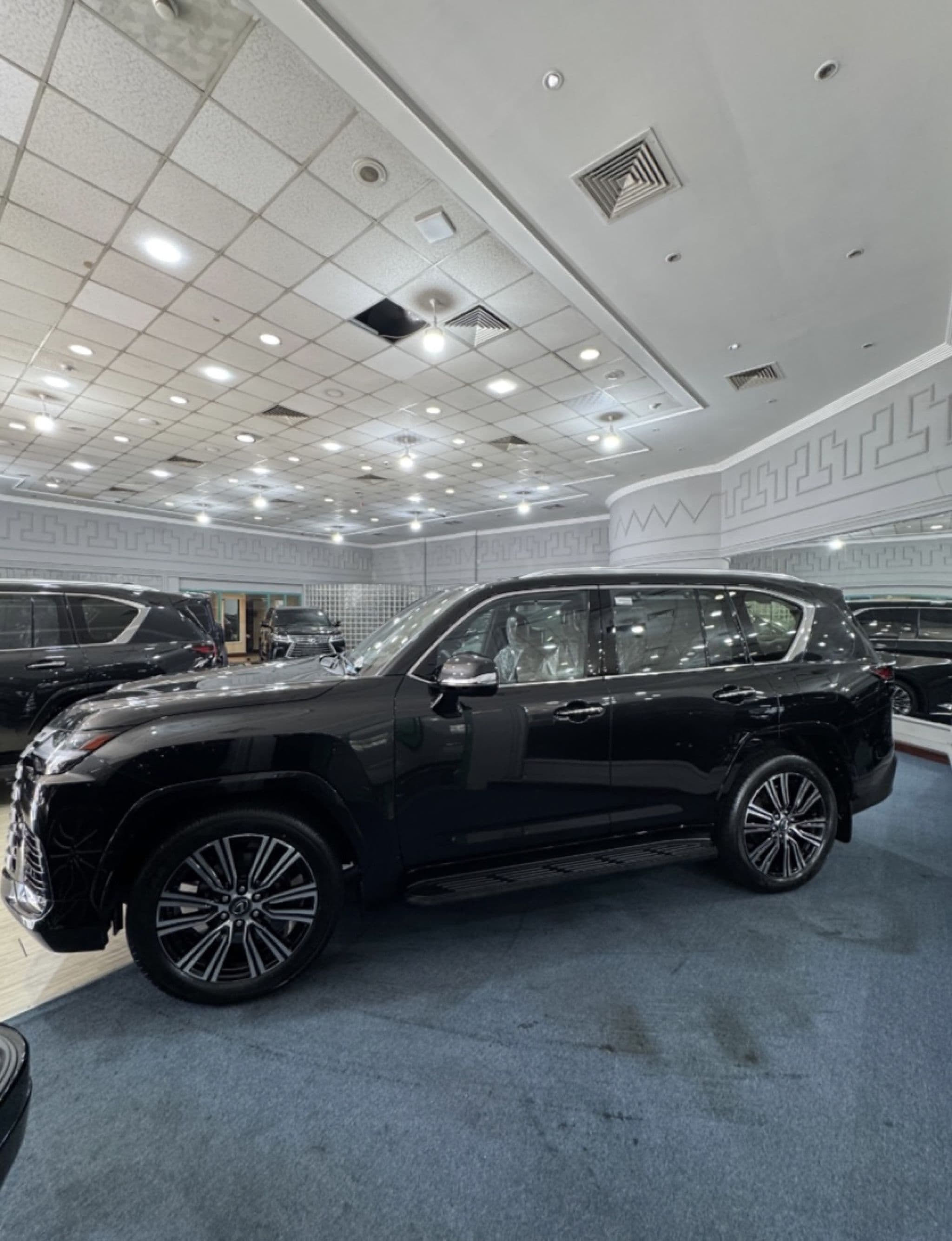 Lexus LX - 2