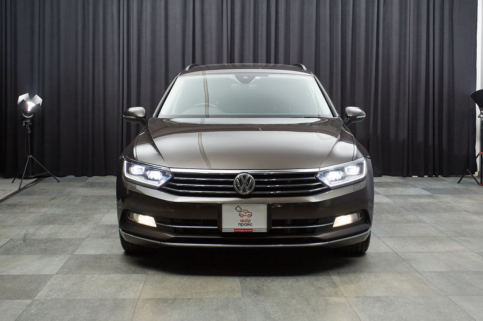 Volkswagen Passat - 2