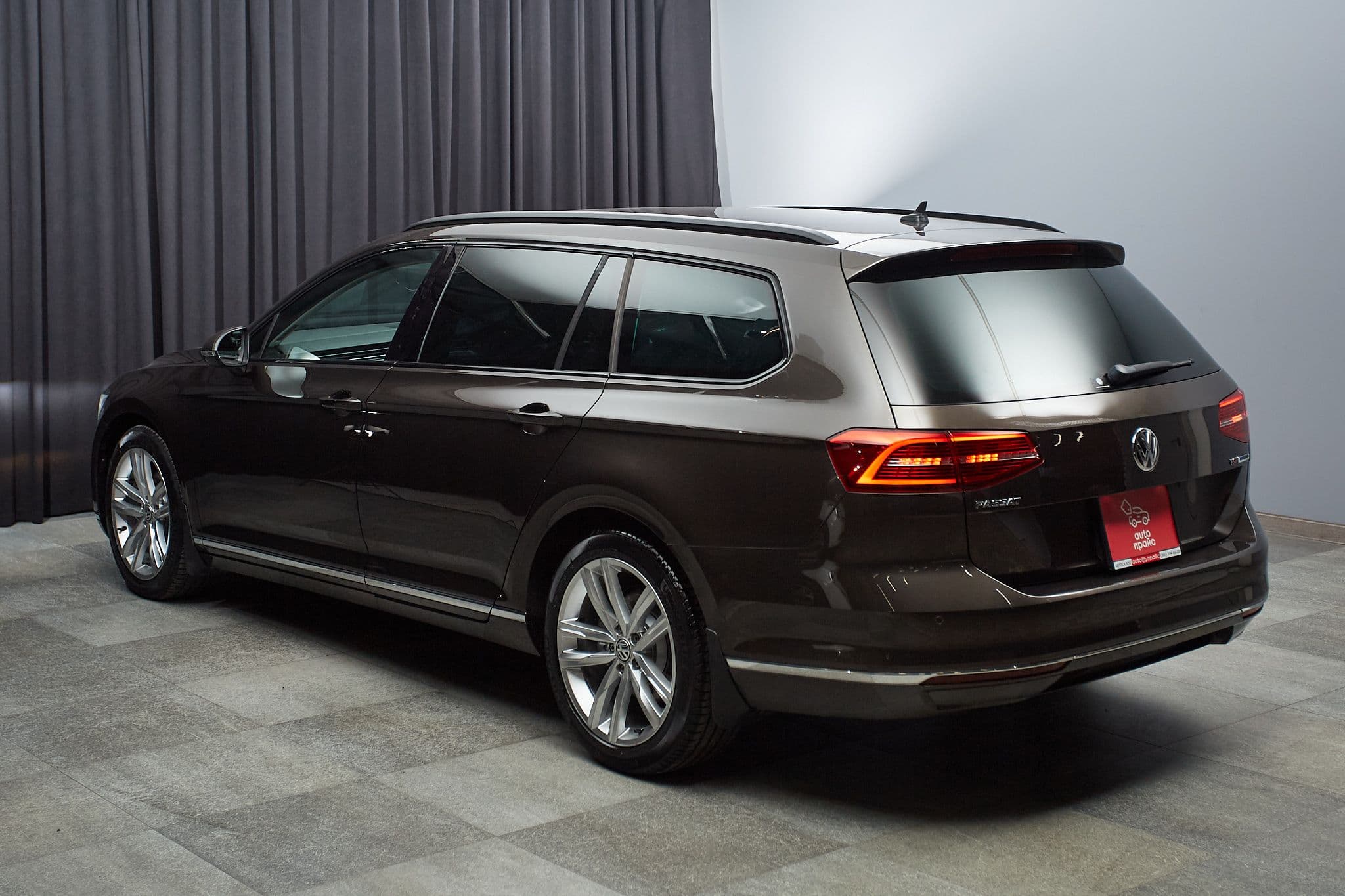 Volkswagen Passat - 4