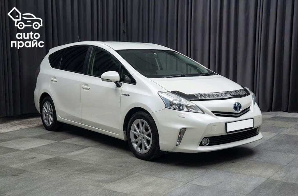 Toyota Prius Alpha - 1