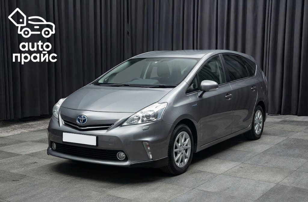 Toyota Prius Alpha - 1