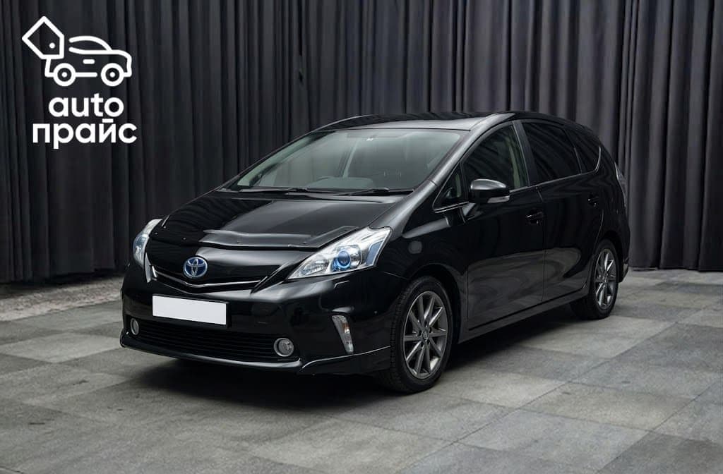 Toyota Prius Alpha - 1
