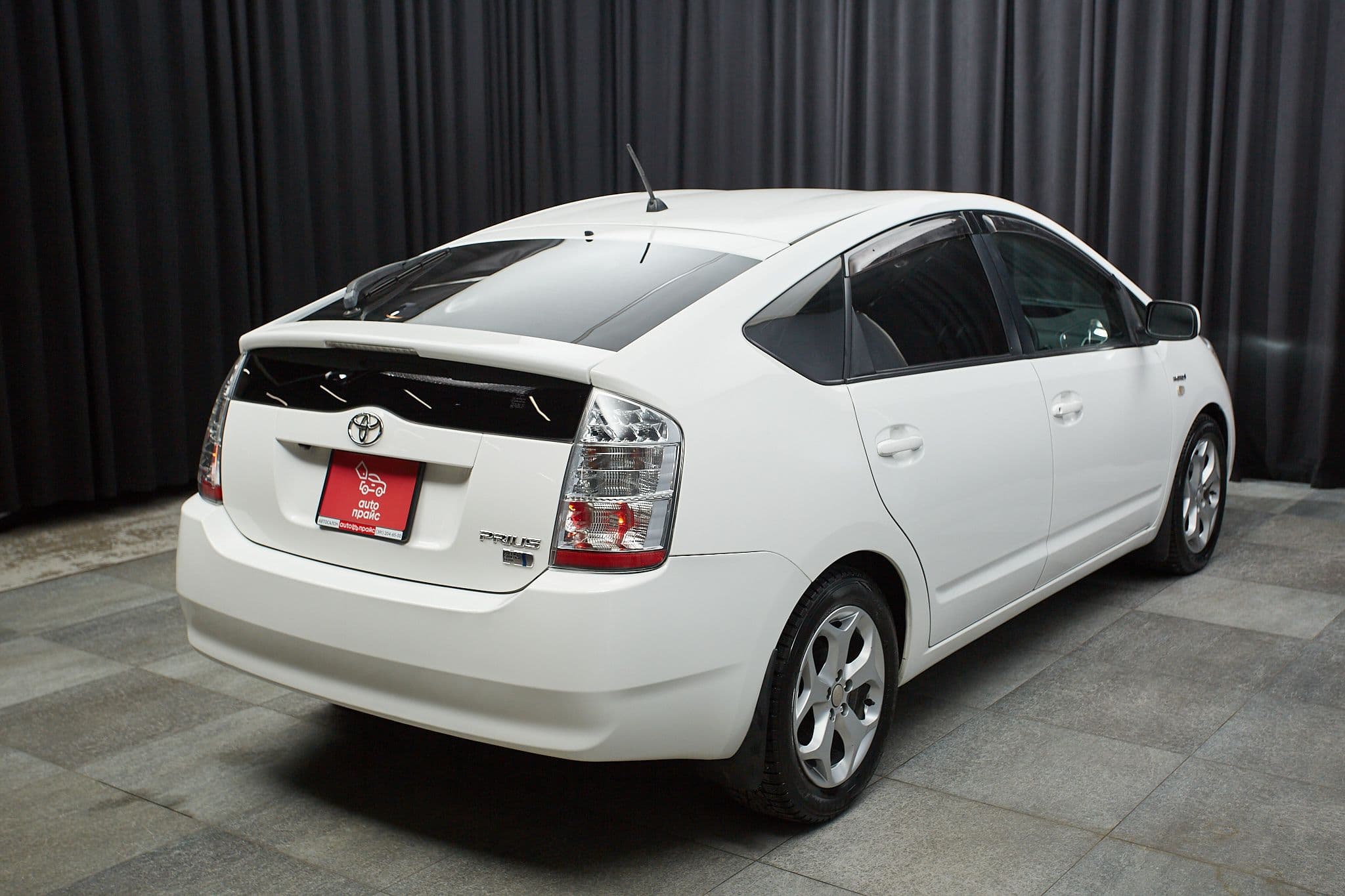 Toyota Prius - 4