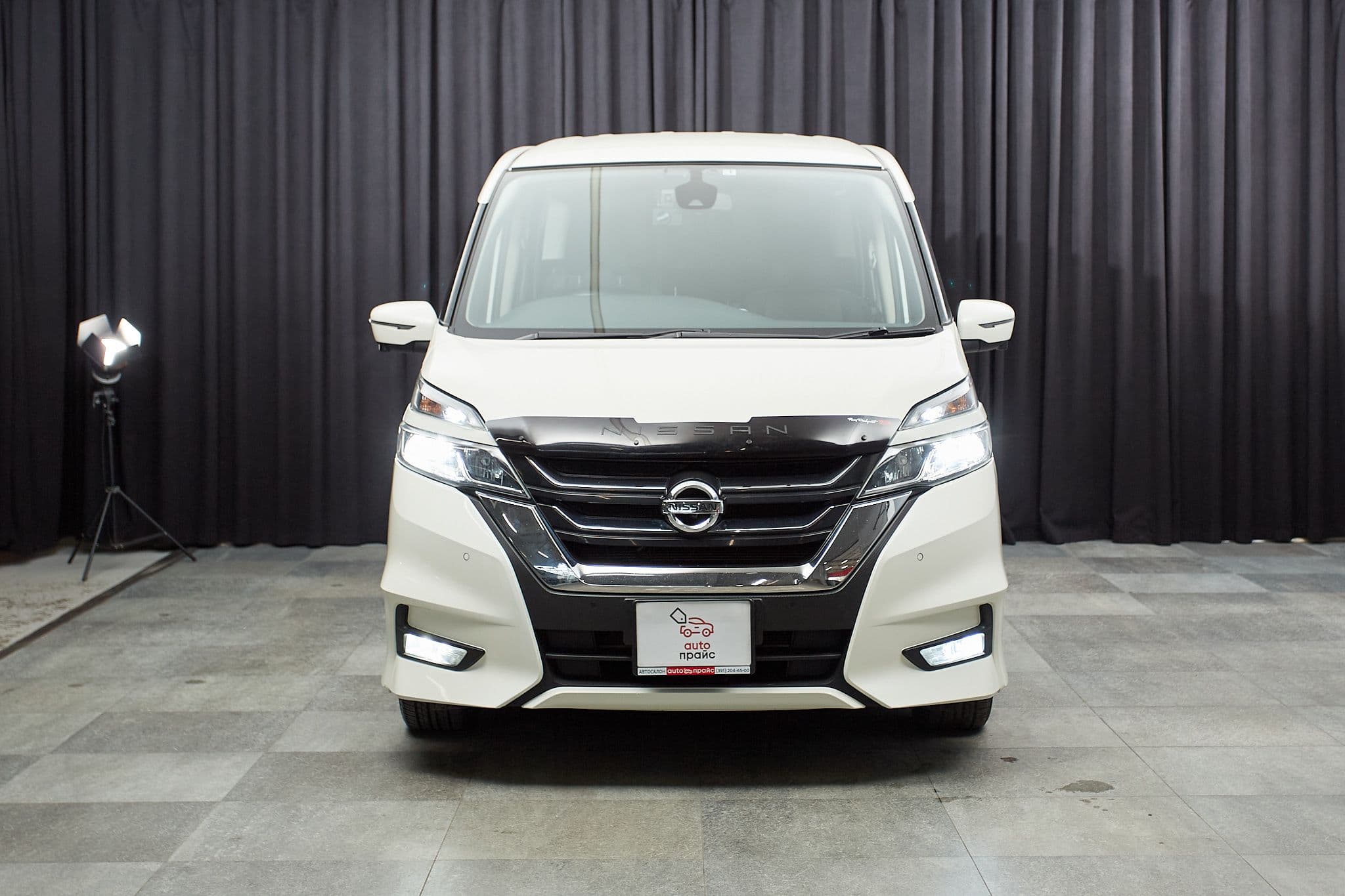 Nissan Serena - 2