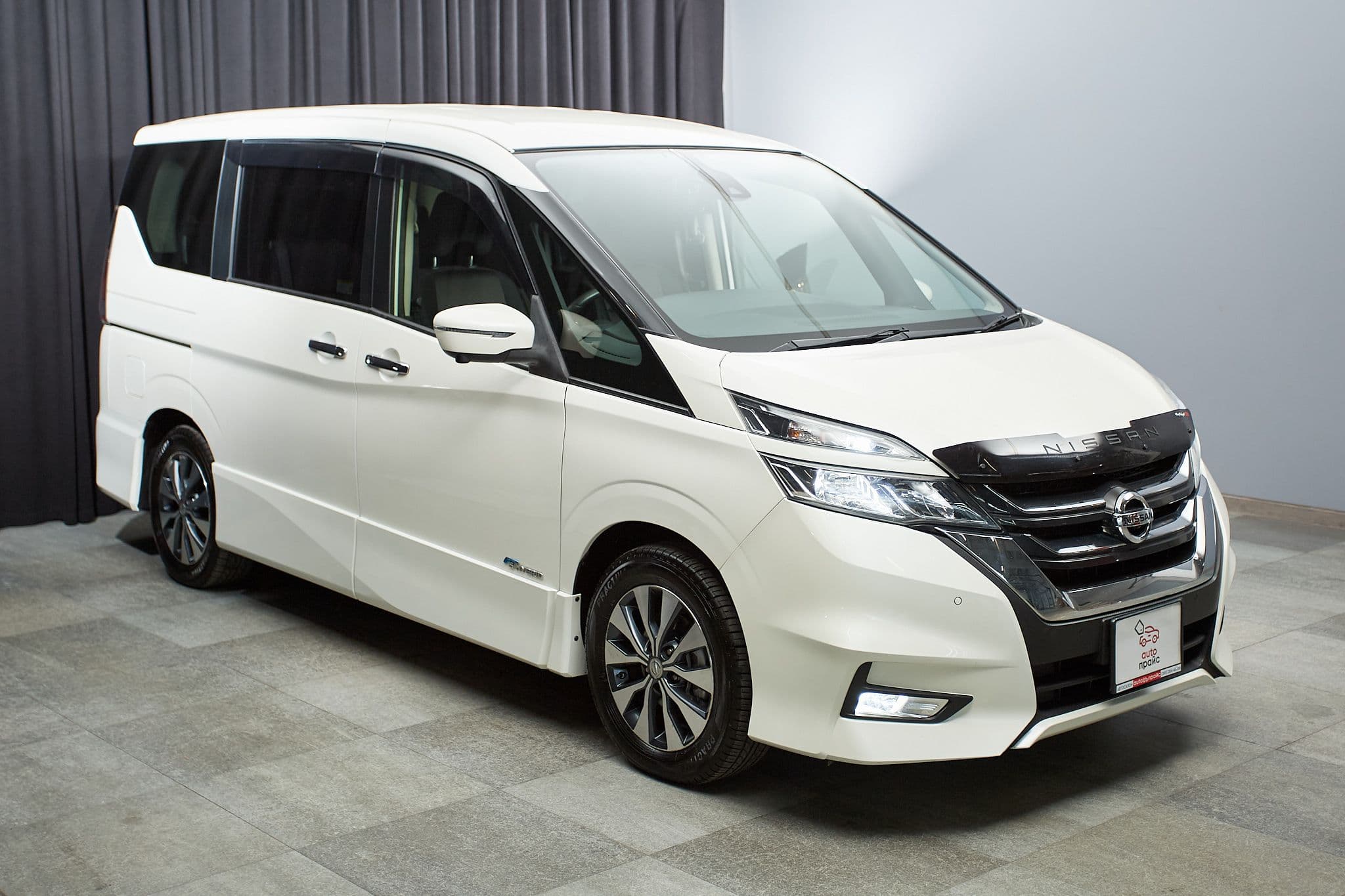 Nissan Serena - 3