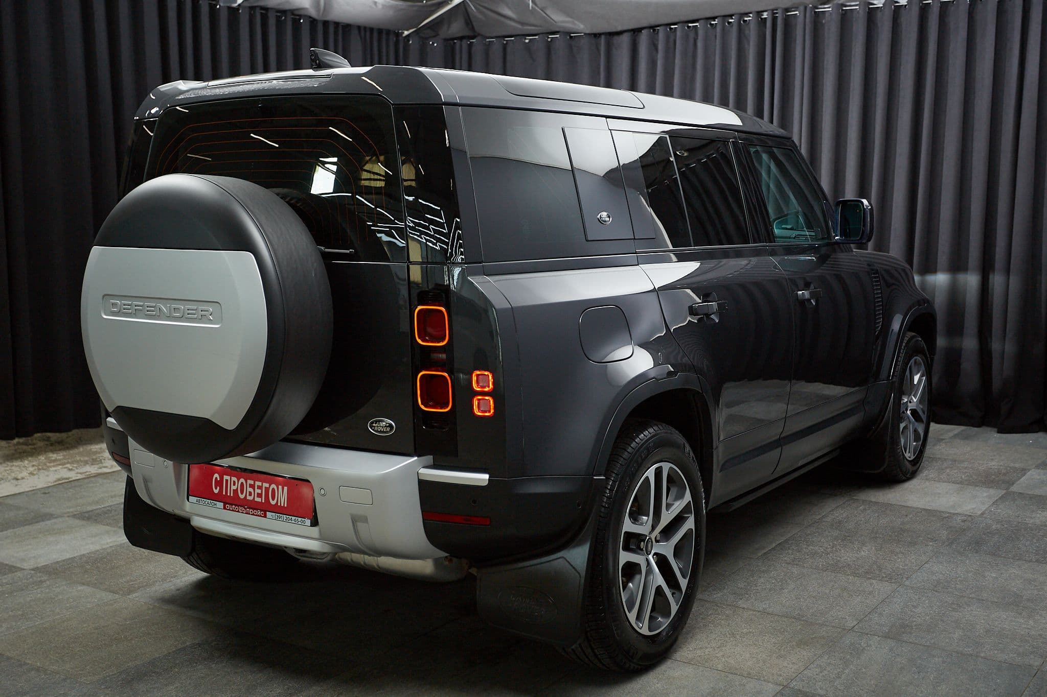 Land Rover Defender - 4