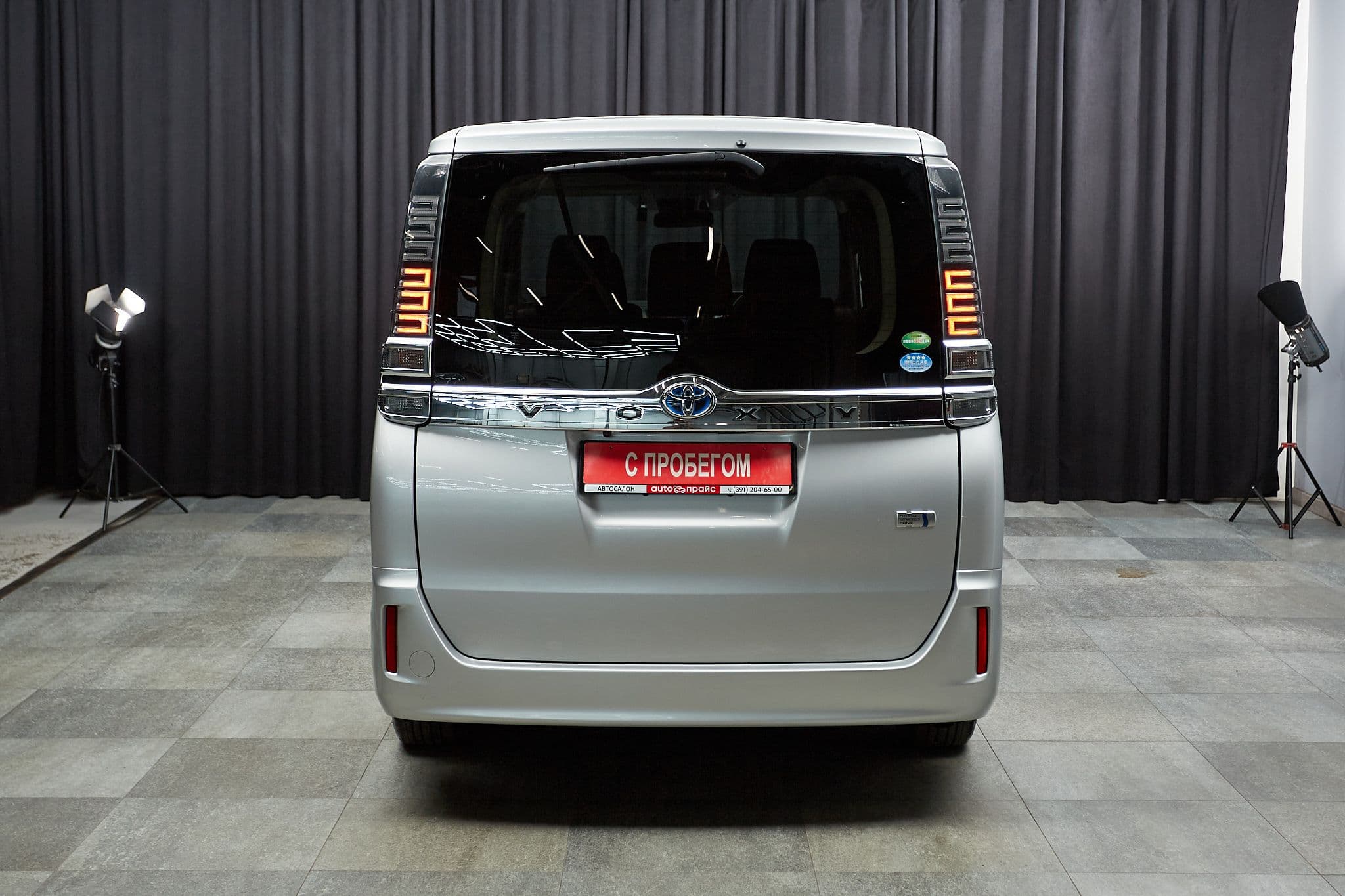Toyota Voxy - 5