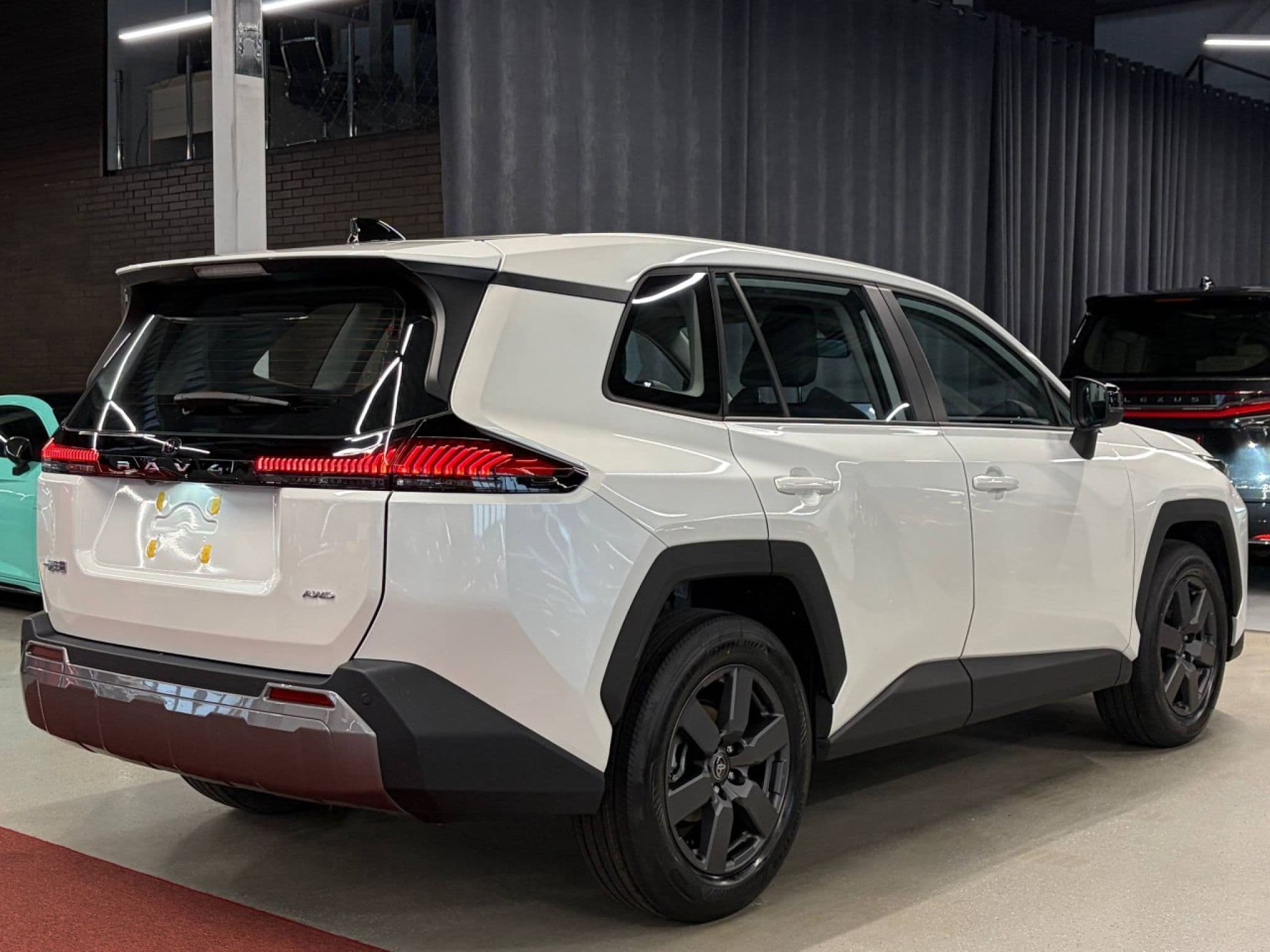 Toyota RAV4 - 1