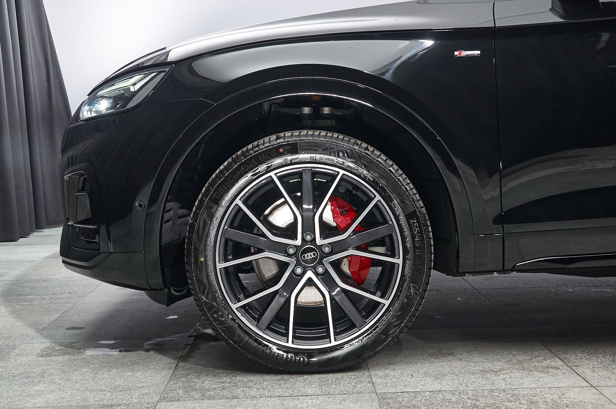 Audi Q6 - 2