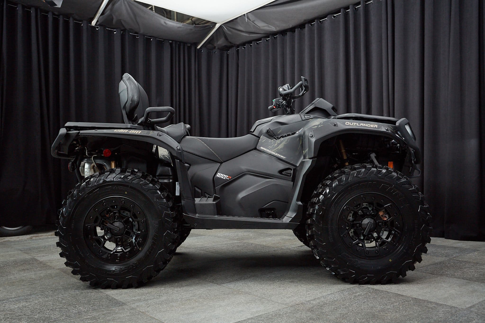 BRP Can-Am Outlander Max Backcountry 1000R - 3